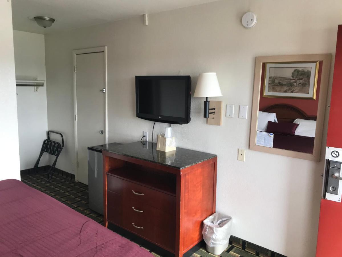 Travel Inn Greensboro Extérieur photo